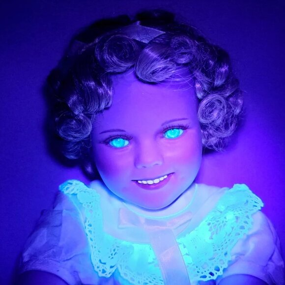 Rare Shirley Temple Porcelain Doll Uranium Green Eye- Mint Condition with Papers - Picture 3 of 16